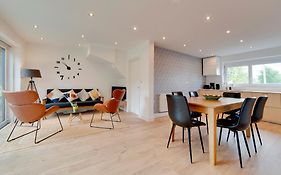 Pass The Keys 49 Byron Square Modern And Spacious 3 Bed Home With Free Parking
